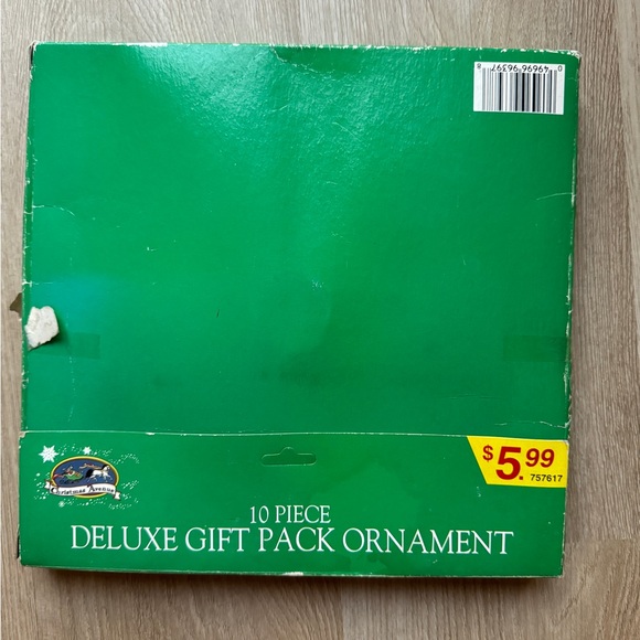 Boxed Set Of 10 Lucite Frosted Clear Christmas Ornaments - Picture 4 of 5